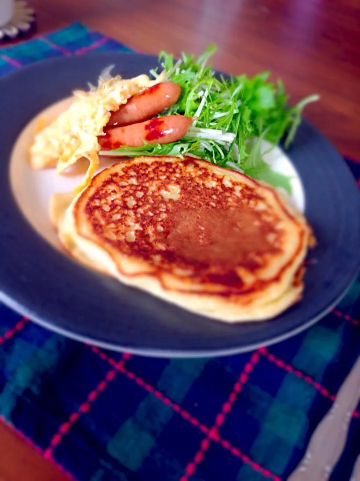 Snapdishの料理写真:平日morning。豆腐とヨーグルトのパンケーキ。|kmkkntさん