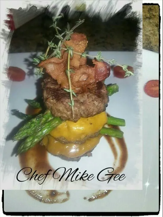 Lamb burgers with a steak sauce reduction|Mike Geeさん