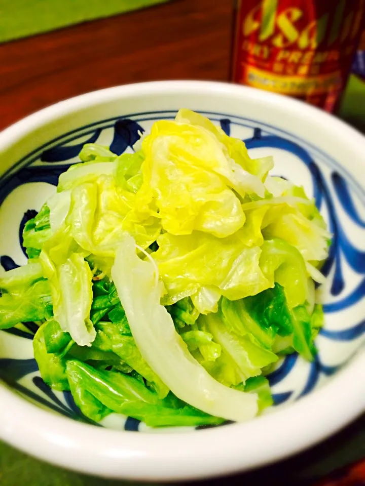 Snapdishの料理写真:春キャベツ、ちぎってチンしただけで甘味があって美味し〜😋|Norikoさん