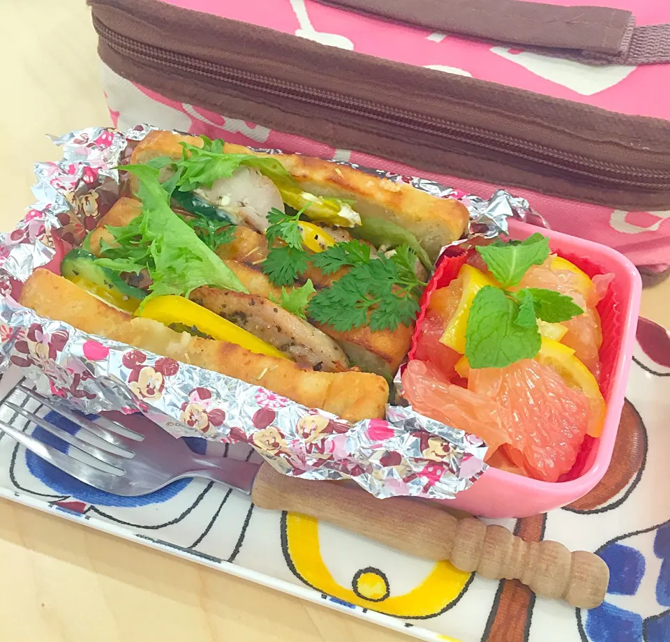 Snapdishの料理写真:Grilled chicken sandwich on homemade Rosemary and potato bread|Kumigarさん