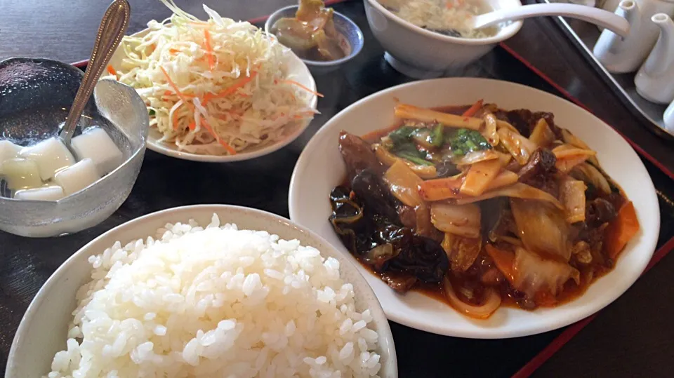 【日替定食】牛バラ角、野菜辛子みそ炒めを頂きました。|momongatomoさん