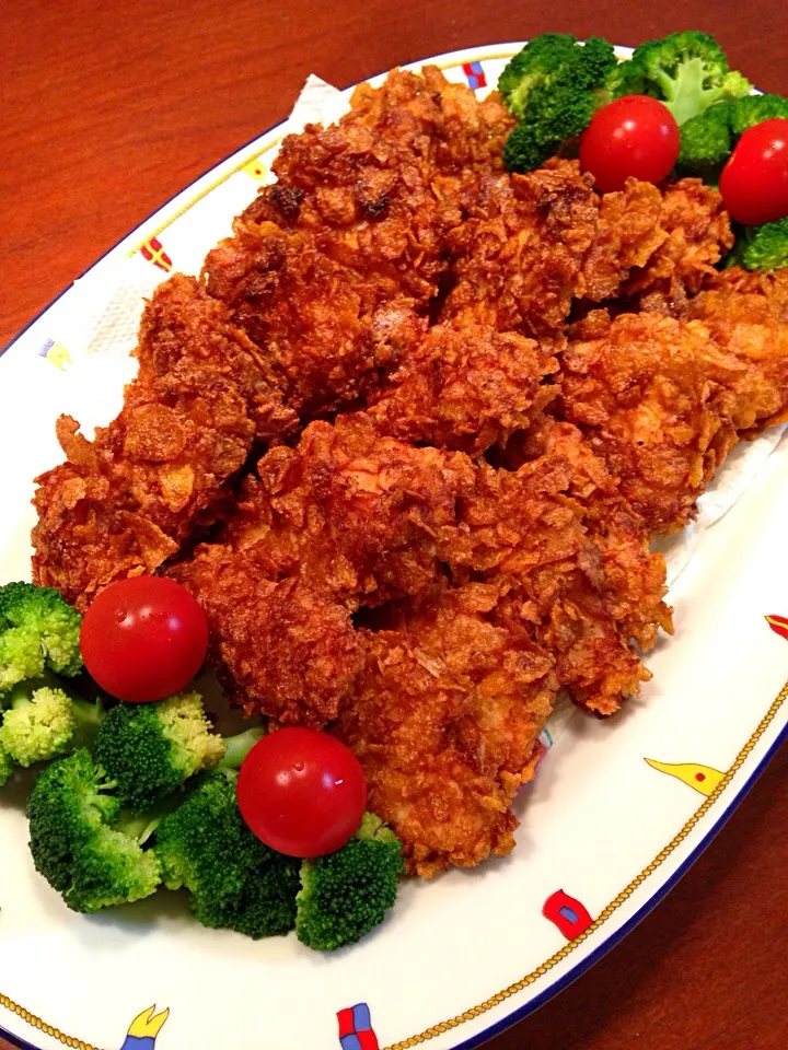 Snapdishの料理写真:sakurakoさんの料理🎶バリバリ雷チキン！〜鳥むね肉のカレー味コーンフレーク揚げ〜|hannahさん