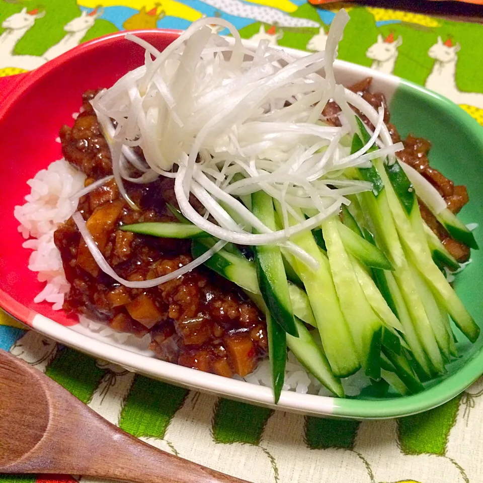 Snapdishの料理写真:ジャージャー丼。|tomoccoさん