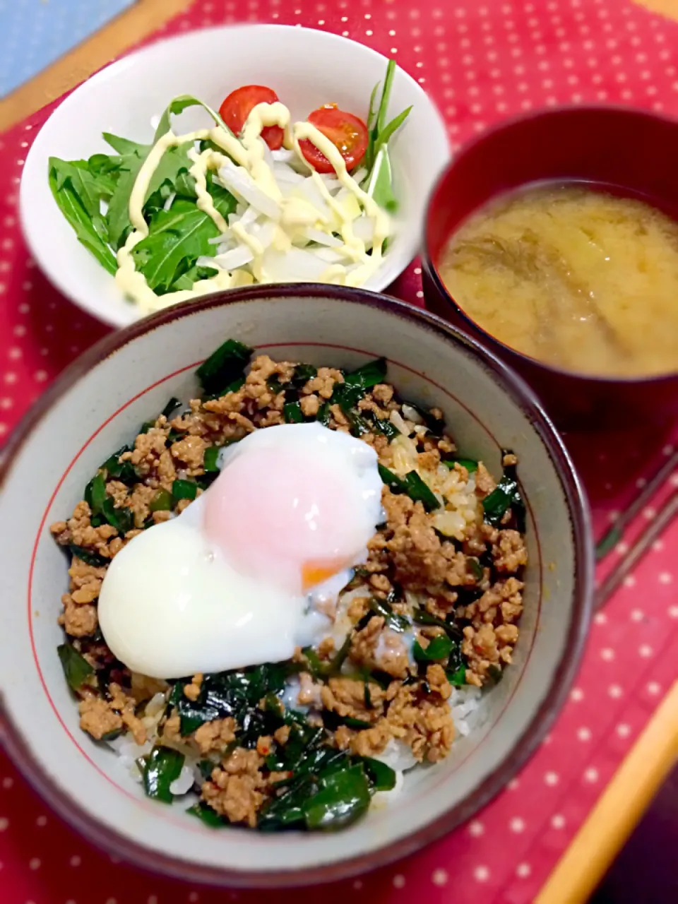 ニラとひき肉のスタミナ丼〜温玉のせ〜|ゆきさん