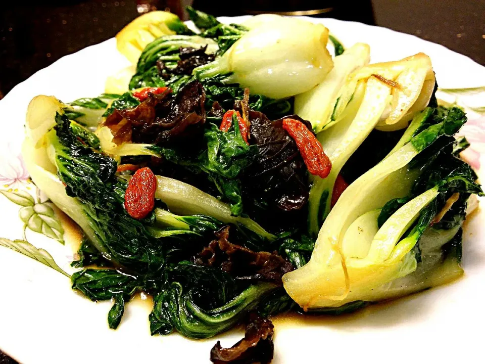 Snapdishの料理写真:Stir fry Bok Choy with Goji Berries and Black Fungus #Vegetarian #Healthy|Blusherさん