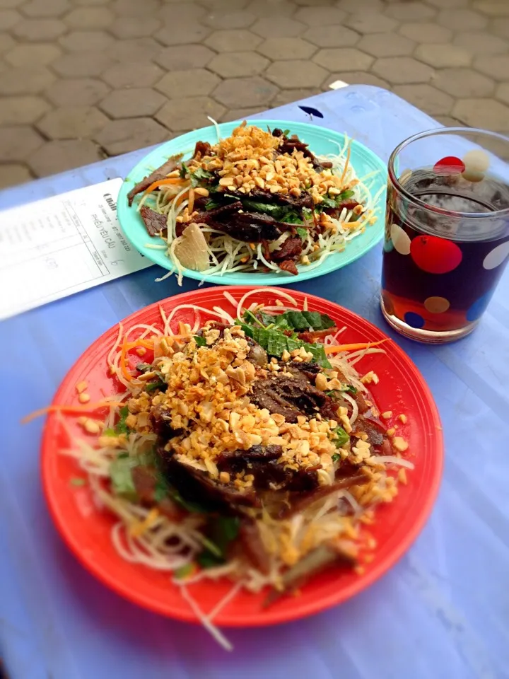 Beef and papaya salad|oanh truongさん