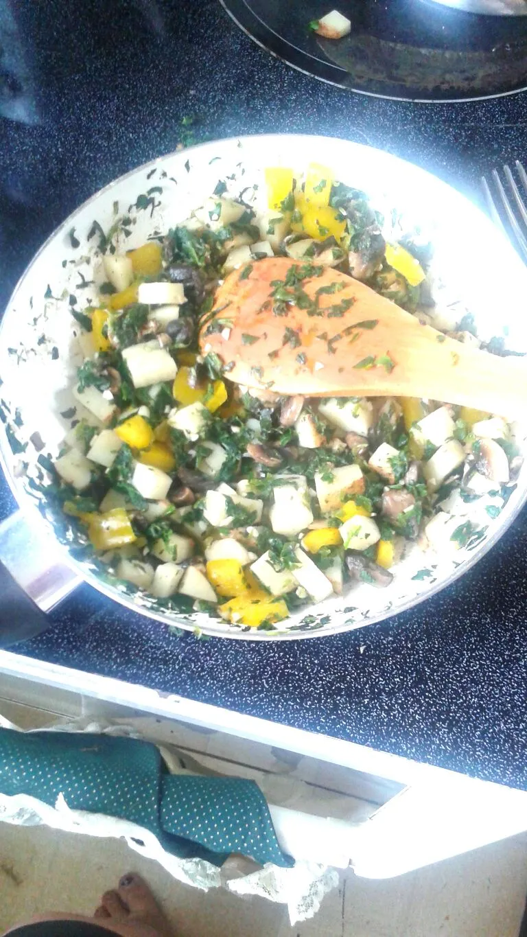 Snapdishの料理写真:potato, spinach, mushroom and pepper skillet- all veggie breakfest|CleanEatsさん