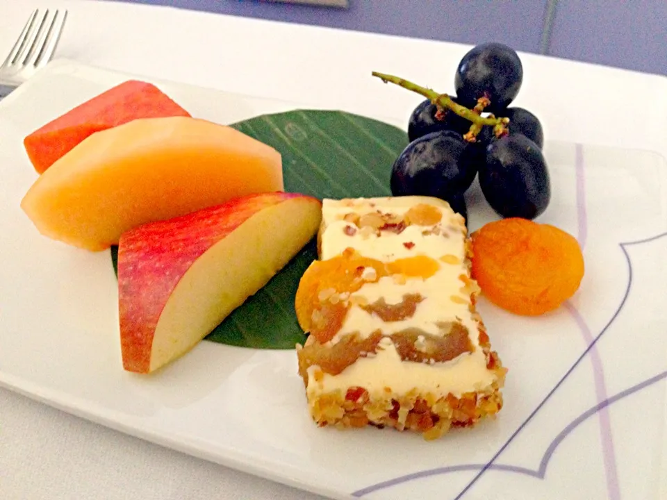 Mix of fruit and cheese|PhUnGさん