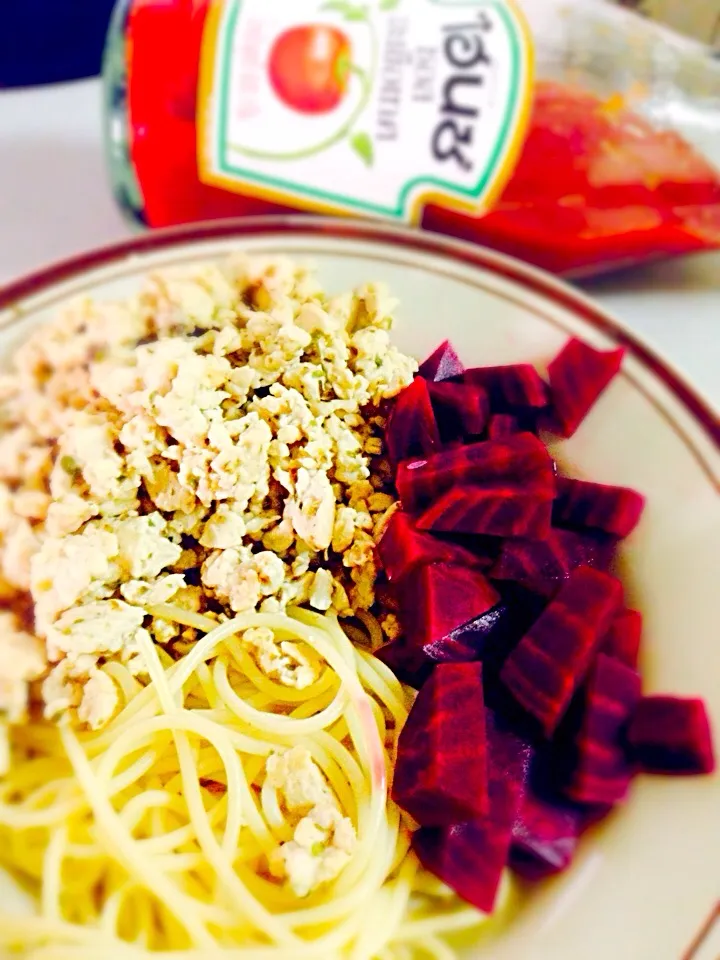 Snapdishの料理写真:pasta  beetroot with chicken breasts 358 cal.|clean eating by sakさん