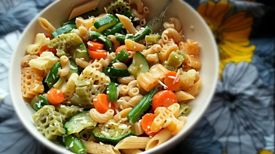 Snapdishの料理写真:Whole wheat noodles and veggies for #Lunch...yum!|Jessica Wallin Bowmanさん