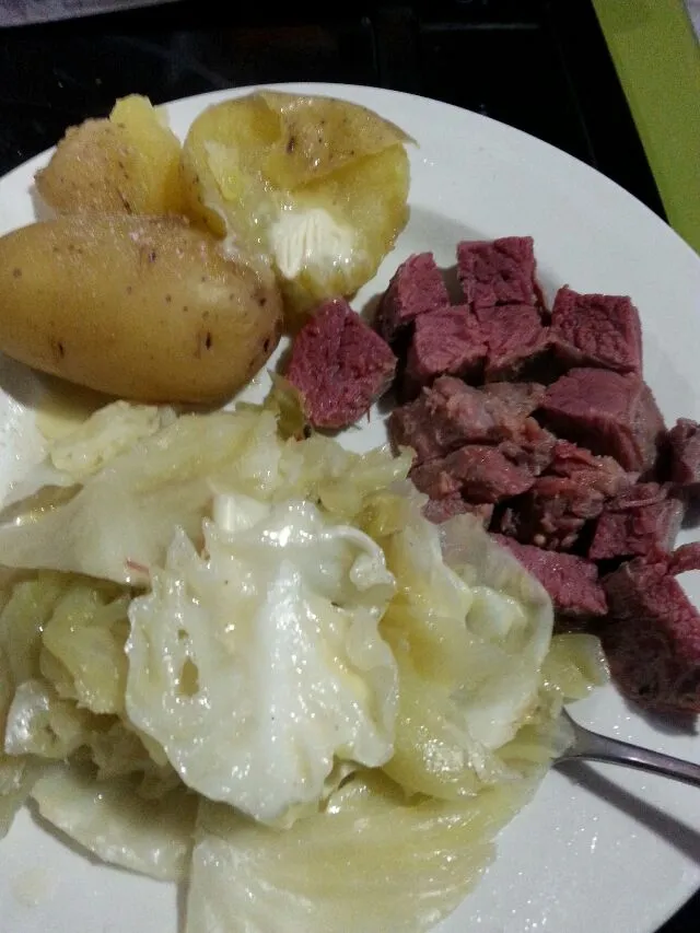 Jack's plate of corned beef and cabbage and potatoes.|Polly Gelfusoさん