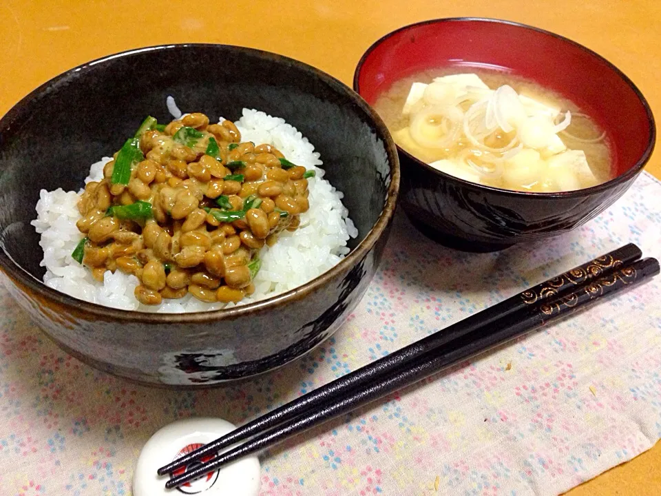 ニラ納豆ご飯と豆腐の味噌汁!  (^-^)|Kei Satoさん