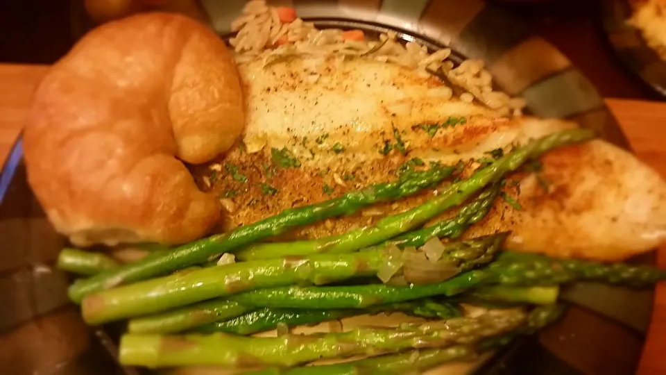 Bakes Swai w/ Whole Wheat Orzo Pasta & Sautéed Asparagus|Lakeshia Hazeleyez Goldenさん