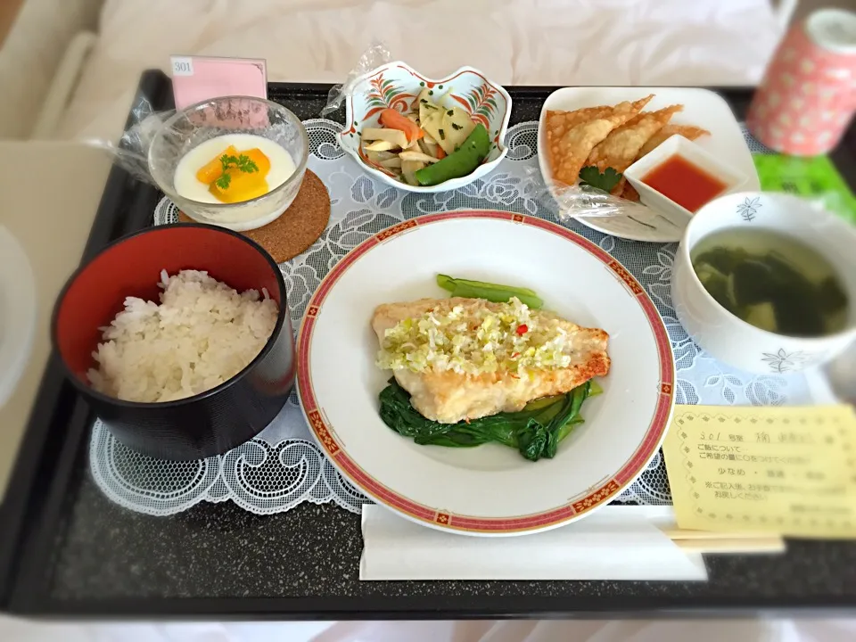 Snapdishの料理写真:入院1日目 昼食|Yukari Kusuさん