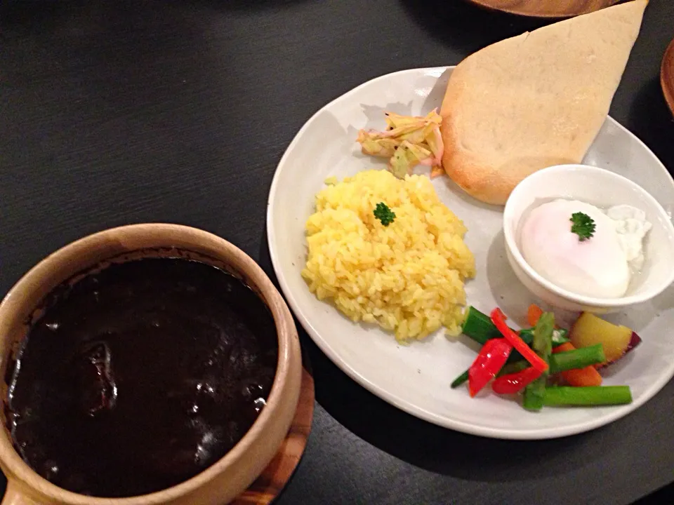 InDoカレー🍛トッピングはポーチドエッグ|こいちさん