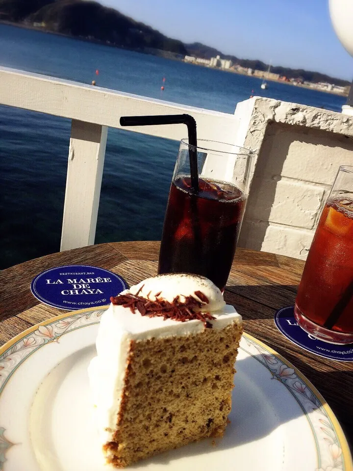 気持ちの良いお天気なので✨☀️😊
海辺でデザート🍰☕️💕

#HAYAMA #shonan #drive 
#coffee #cafe #restaurantbar #lamareedechaya #bluesky #blueocean #oceanfront #view
#カフェ #葉山 #湘南 #デザート #コーヒ|chieさん