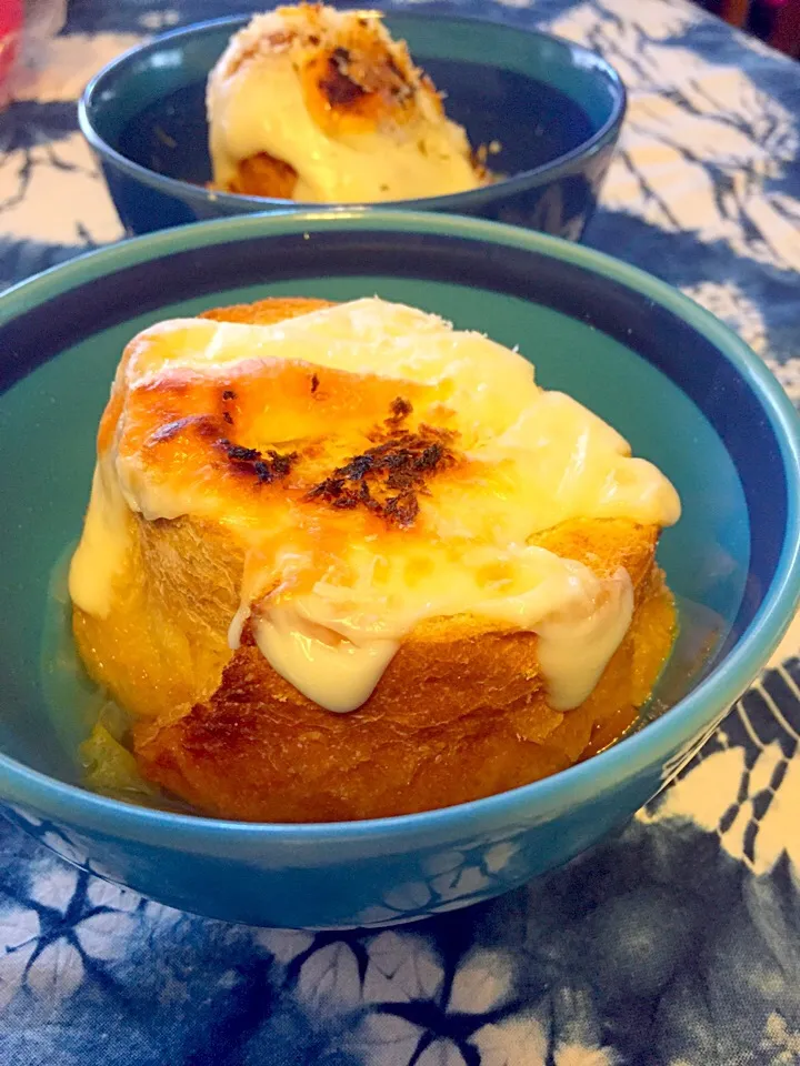 teruyoさんの料理 オニオングラタンsoup💖|さくたえさん