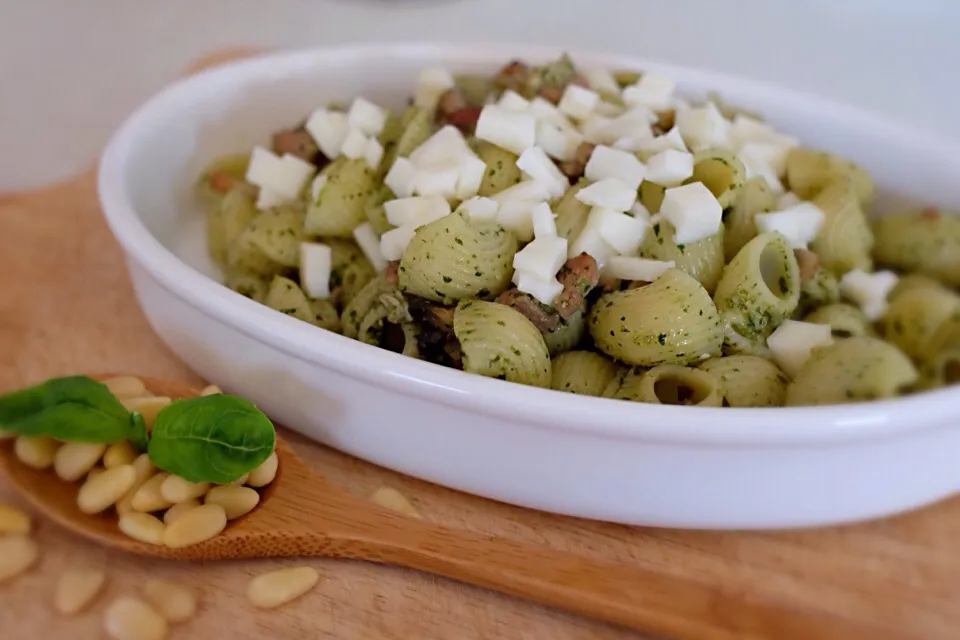 Basil pesto pasta with mushroom and fresh cheese/ きのことフレッシュチーズのジェノベーゼパスタ|Konさん