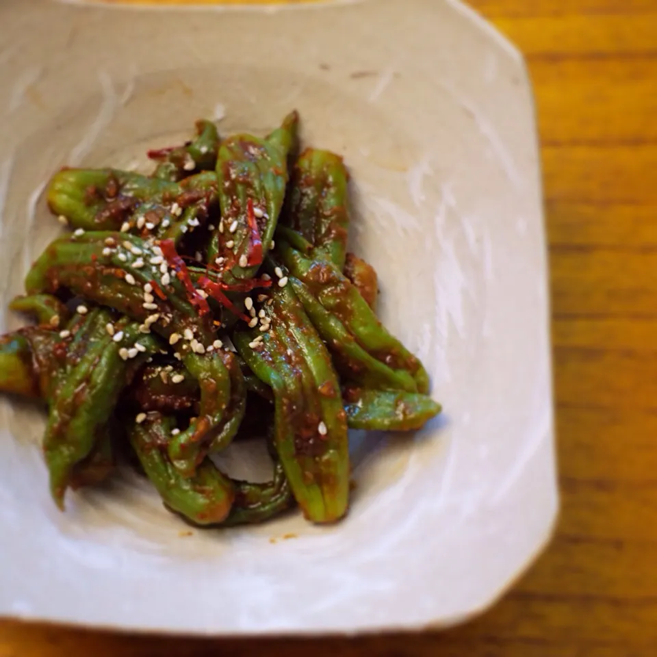 Snapdishの料理写真:Steamed green pepper with korean sweet chilli sauce/ 蒸したししとうの韓国風甘辛ソース和え|Konさん