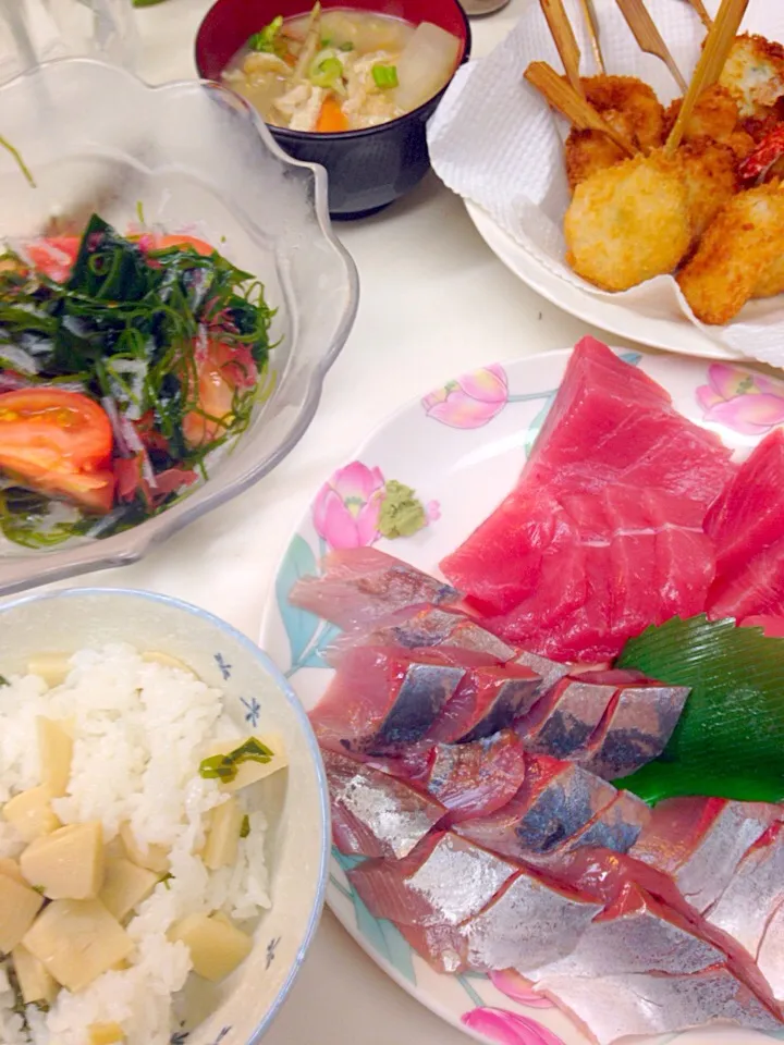 Snapdishの料理写真:晩御飯 たけのこご飯など🍴|しのてらさん