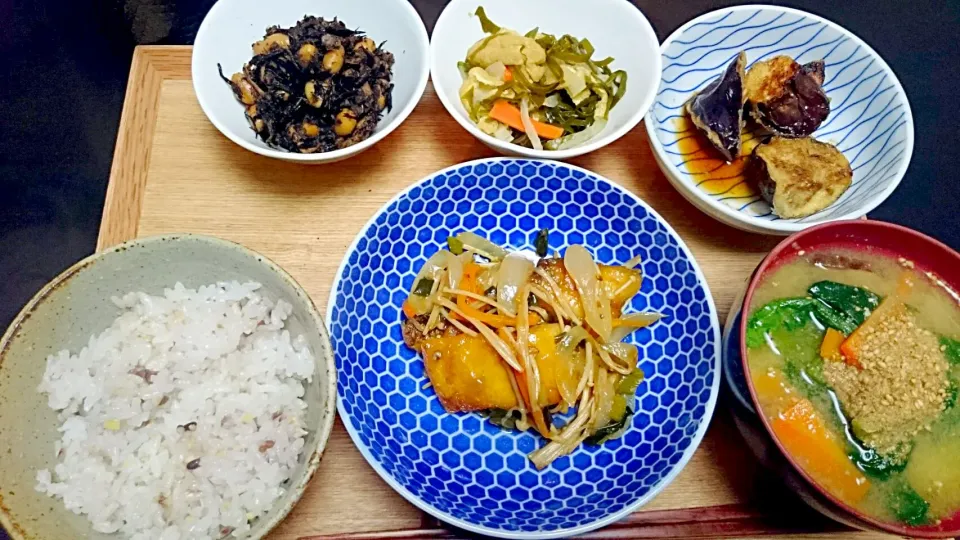 Snapdishの料理写真:鯖の南蛮、なすのたたき、茎ワカメの煮物、ひじきの煮物|けむまきさん