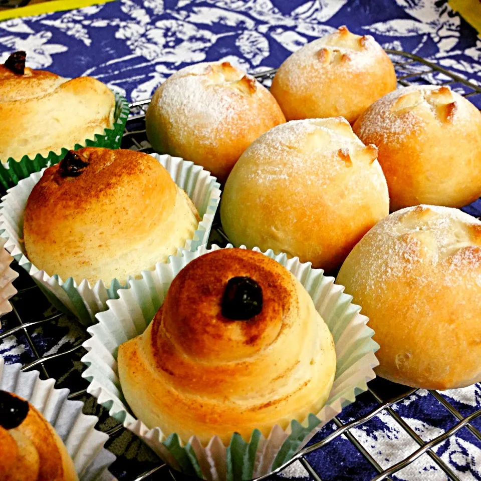 シナモンロールとブラックベリーパン🍞|Tomoさん