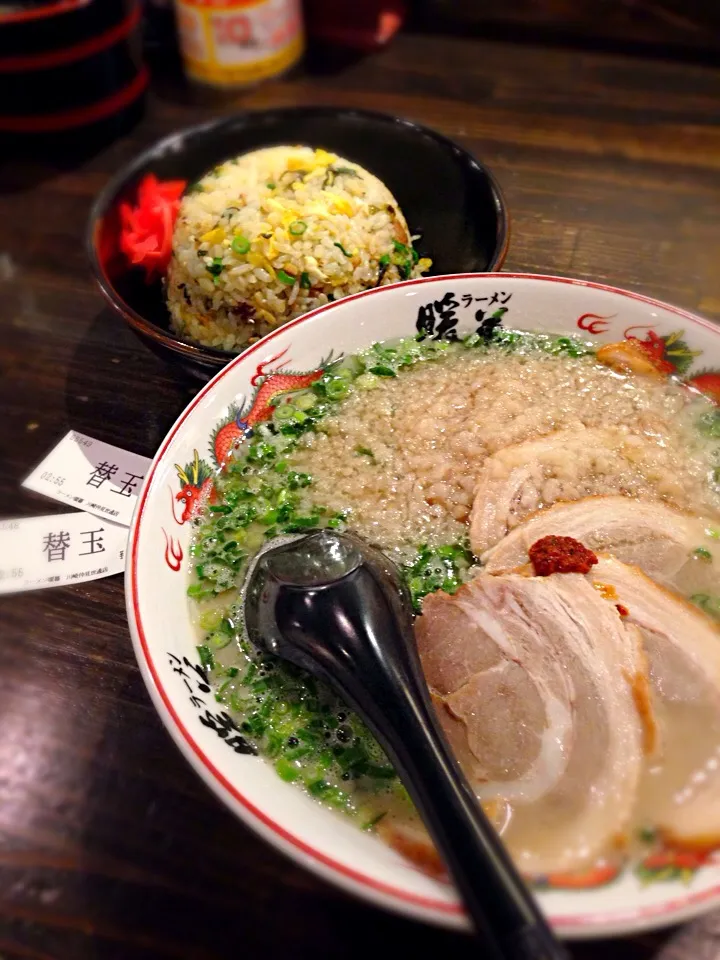 Snapdishの料理写真:背脂ラーメン追加チャーシュー＋ネギばか(川崎 暖暮)|とりあえず大盛りさん