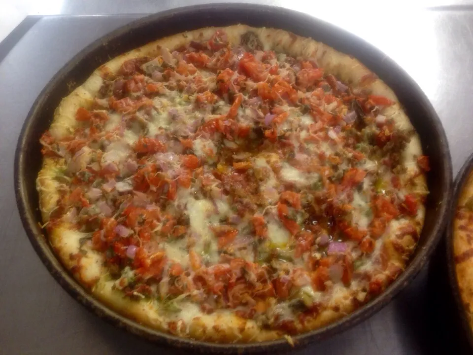 Italian Sausage and Brushetta Deep Dish Pizza|peggy waldonさん