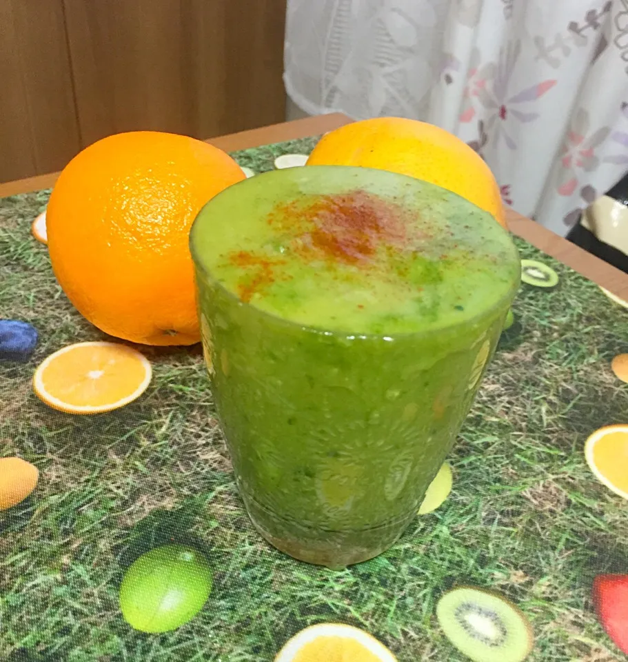 Fresh avocado banana spinach  grapefruit and ginger juice|Kumigarさん