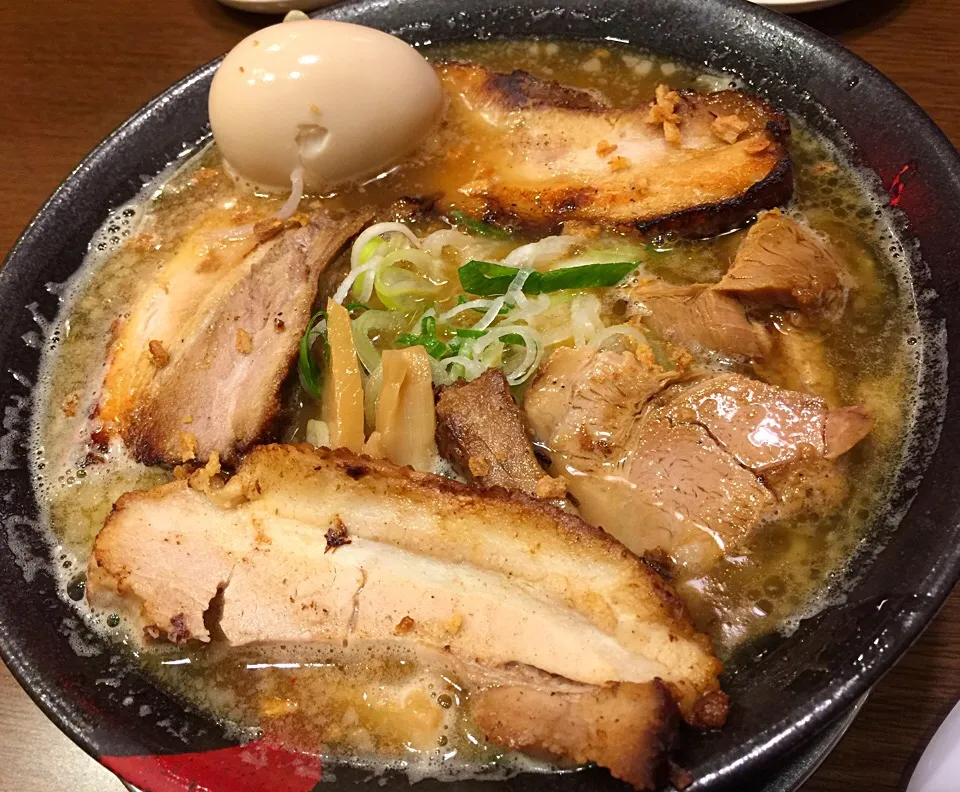 Snapdishの料理写真:べらぼー😍チャーシューラーメン🍜煮卵入り〜|きのすけ〜さん