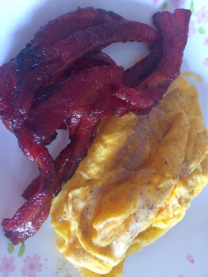 Scrambled eggs with pepper and ume salt and bacon bak kwa. Power breakfast!|Ong Sor Fernさん