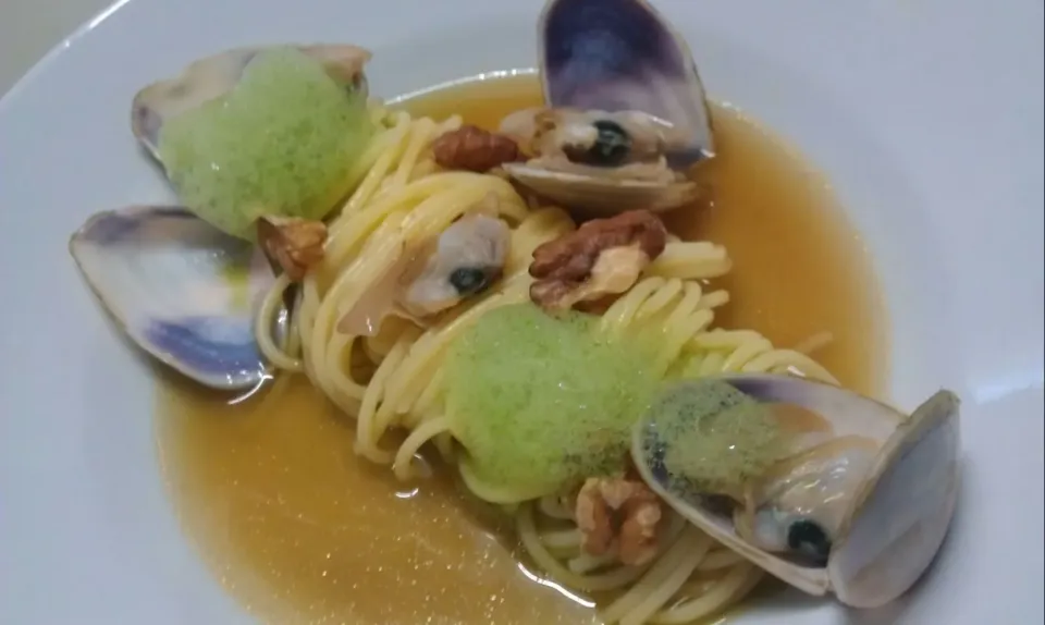 Clam pasta with parsley foam!! #molecular gastronomy #Seafood #Pasta #clams|Hey_Chefさん