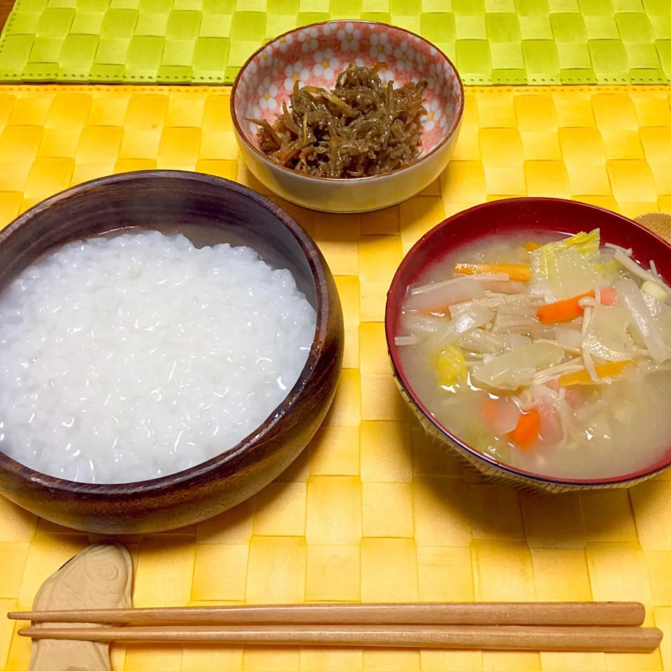 お粥さんとイカナゴの釘煮、具沢山お味噌汁|舐め子さん