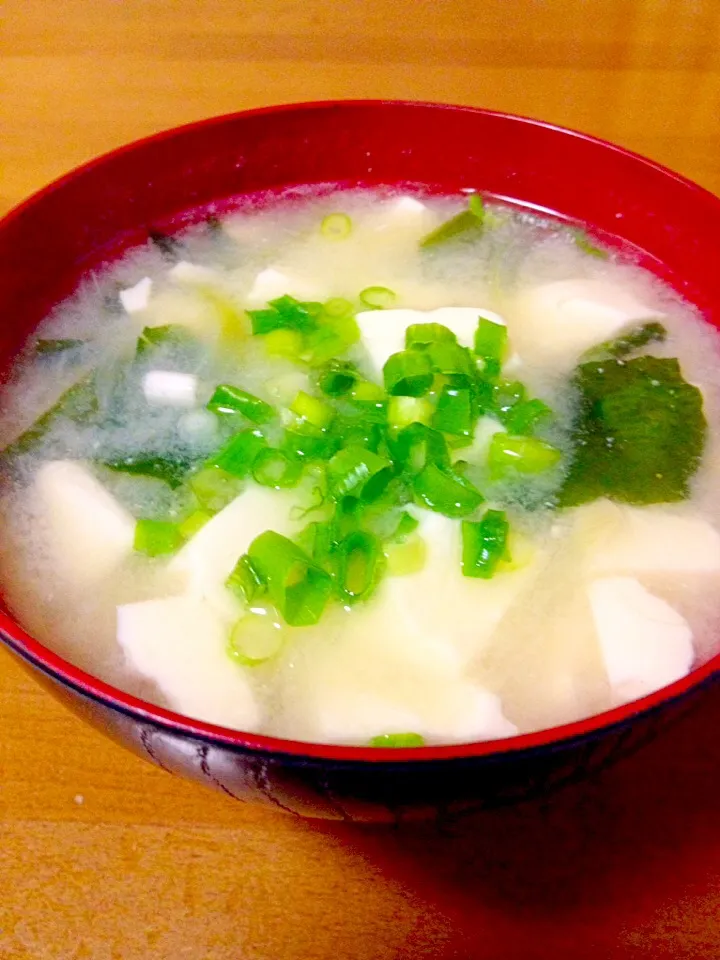 豆腐と玉ねぎの味噌汁🍲|まいりさん