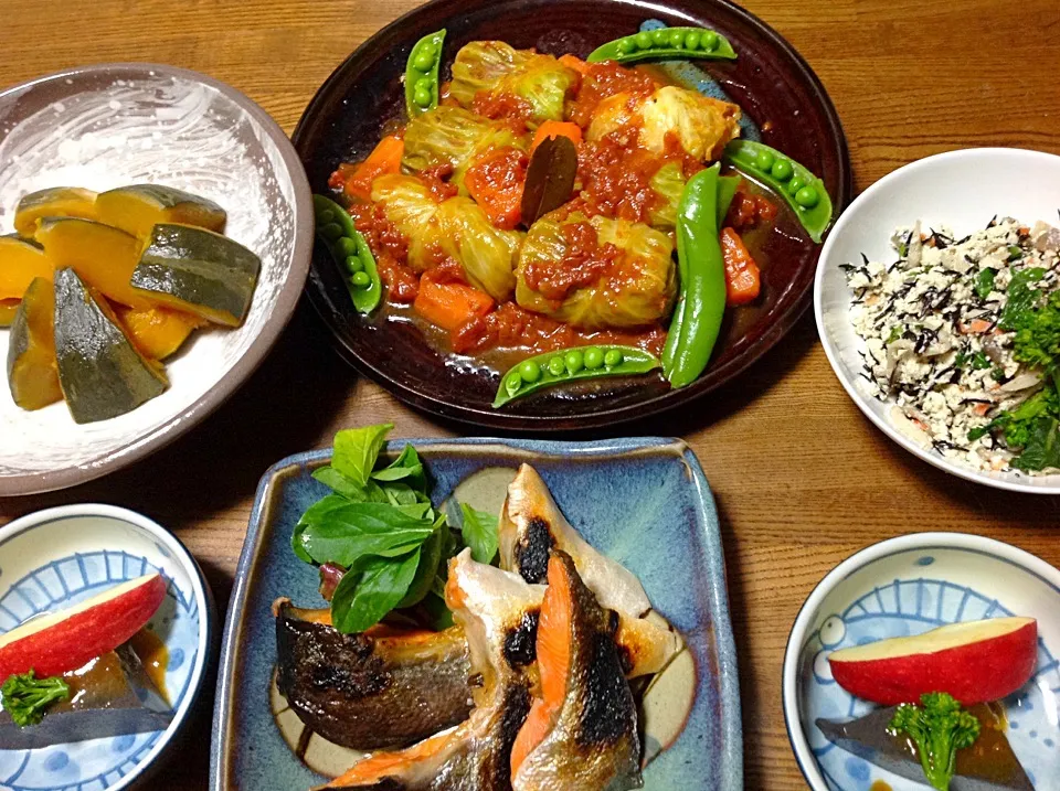 ロールキャベツのトマトソース煮、鮭カマ焼き、カボチャ煮、白和え|しもっち"もたれつさん