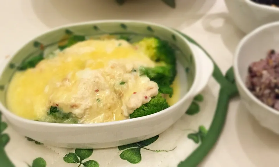 菜の花とブロッコリーの豆腐ソースグラタン風🍲|くじらさん