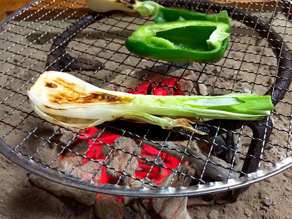 今、焼いてまーす的メニュー  葉玉葱。白いとこ、トロトロで絶品やわ。|幕の内ハリーさん