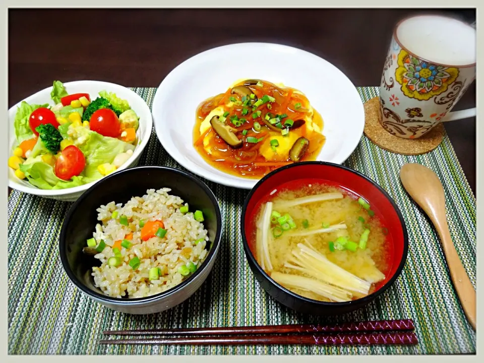 Snapdishの料理写真:甘酢天津
炊き込みご飯
サラダ|misaさん