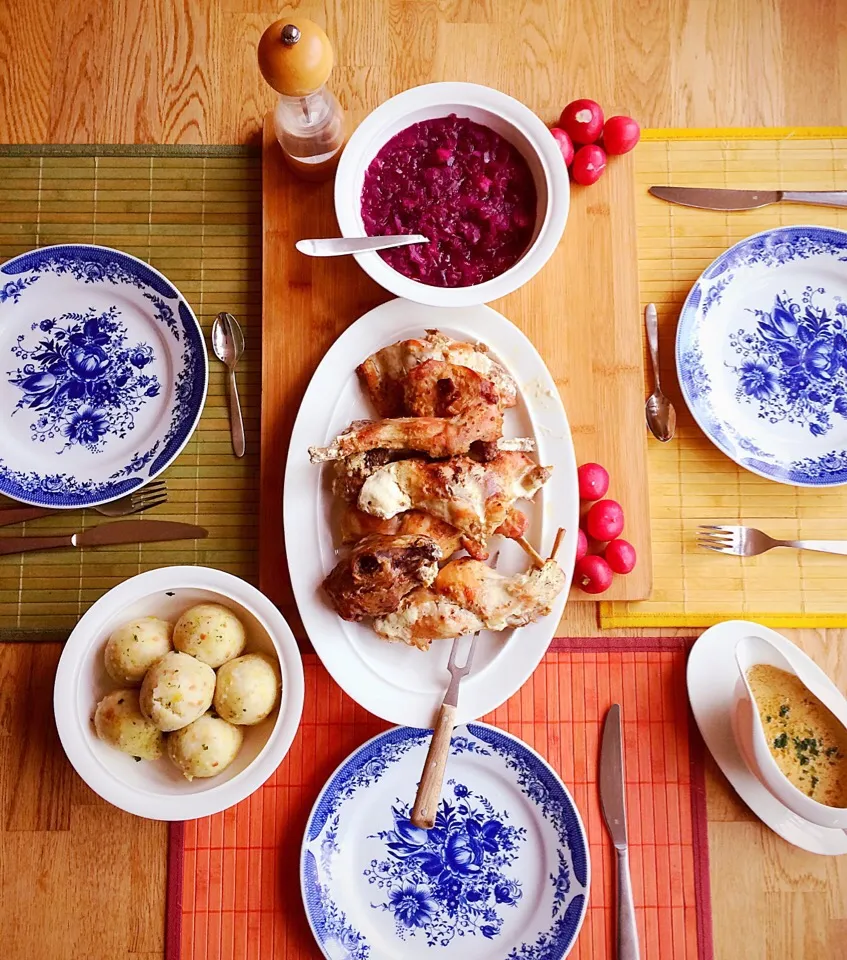 Snapdishの料理写真:🐰 Roasted mustard rabbit served with steamed red cabbage with apples and roasted-onions-and-herbs-dumplings 🍴|CatzeMDさん