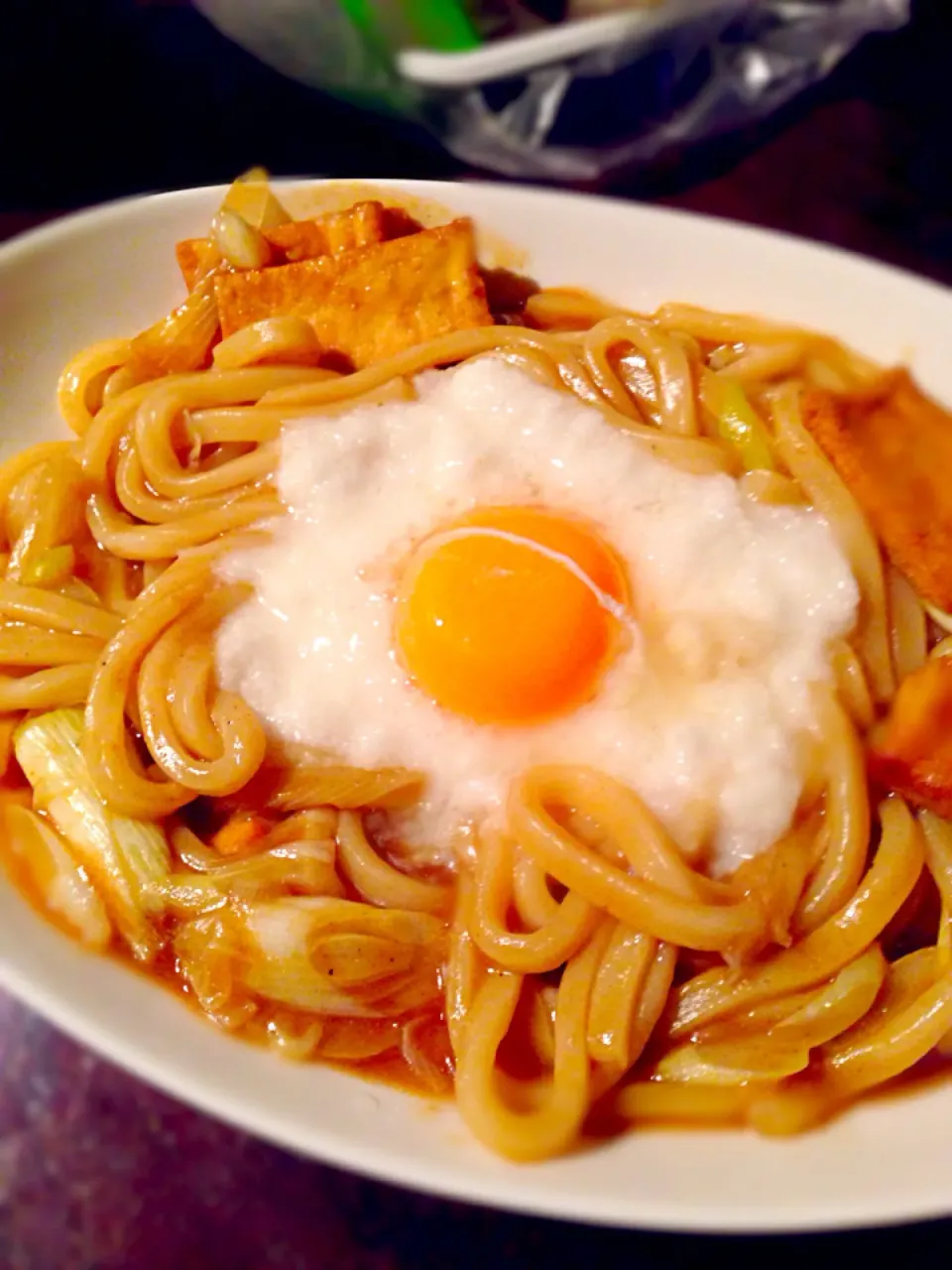 とろろカレー釜玉うどん|ボンベロさん