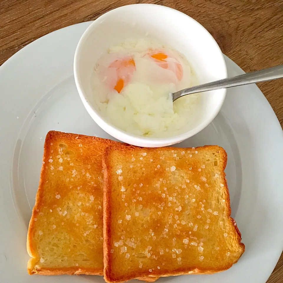 Egg and butter sugar toast for the late riser|catwoollyさん