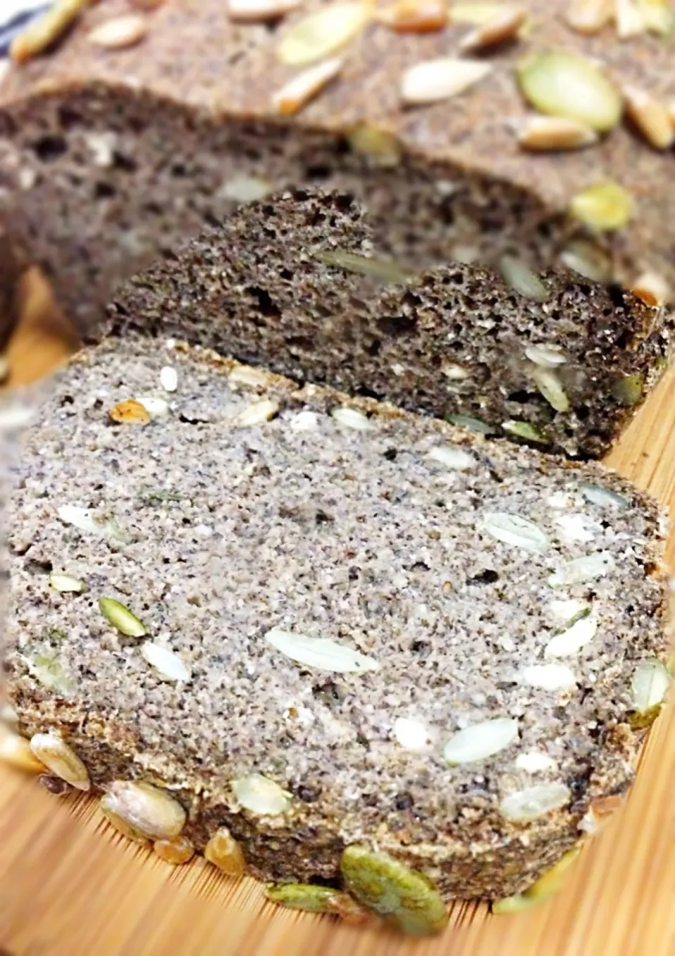 Multi-seed thyme-Parmesan buckwheat loaf|coxiella24さん