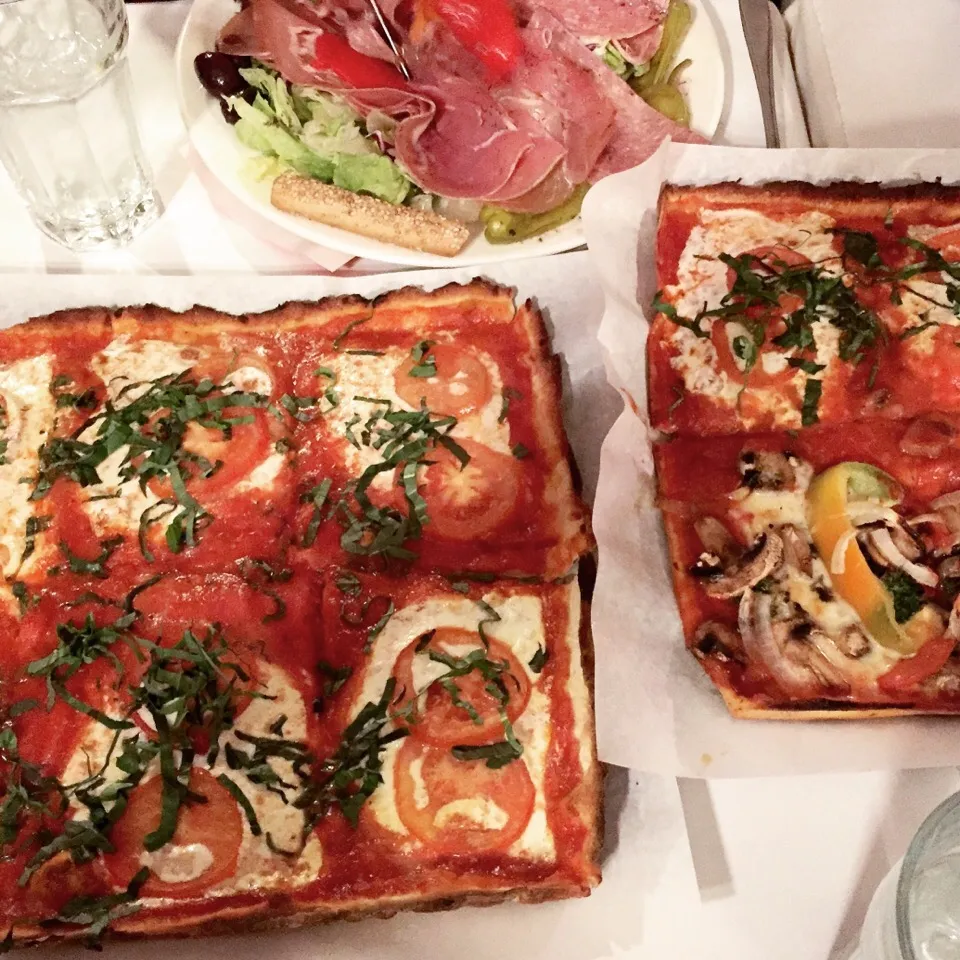 Margarita Square Thin Crust Pizza, One of my favorites in NYC!|MyRaXさん