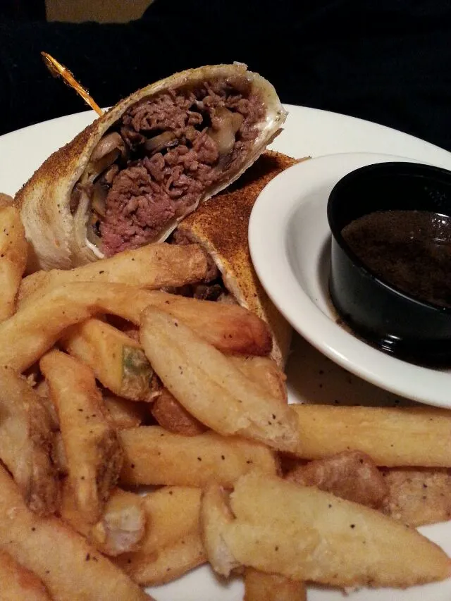 prime rib wrap with fries.|Polly Gelfusoさん