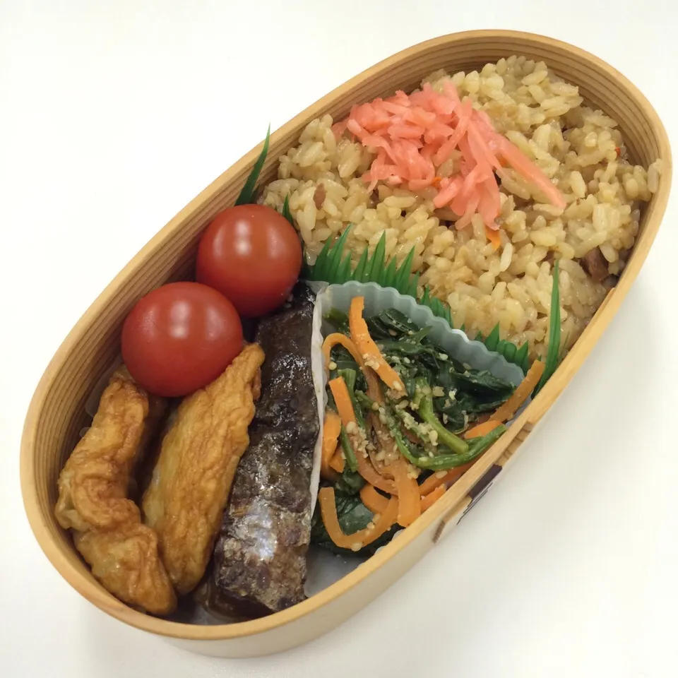 Snapdishの料理写真:弁当（鰤照り焼き、玉ねぎ天、ほうれん草胡麻和え、プチトマト、炊き込み御飯）|SasaMasa213さん