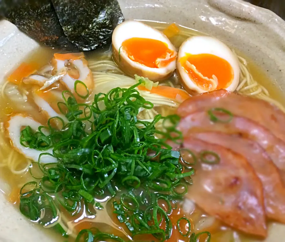 Snapdishの料理写真:昼は  マルタイラーメン 硬めだよ|mottomoさん