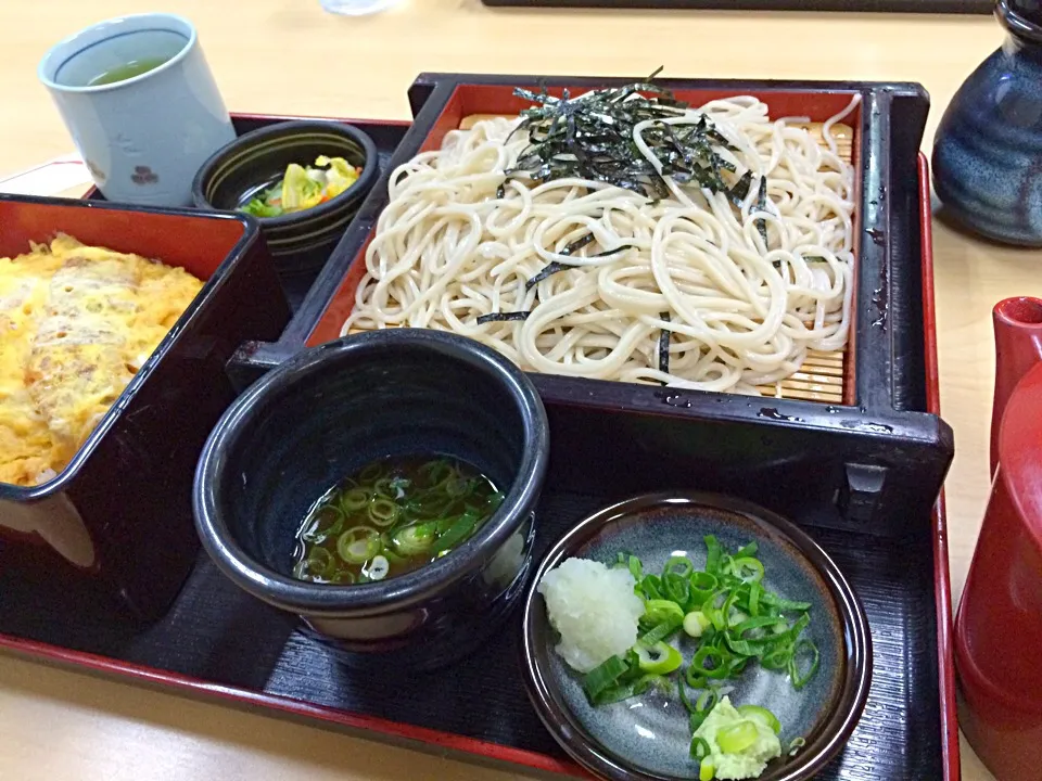 蕎麦とカツ重|そらをさん