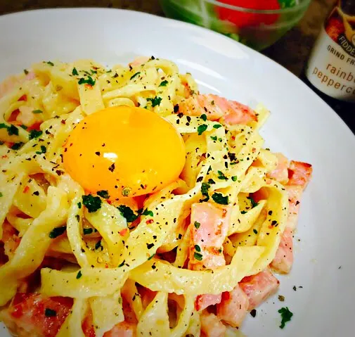 Snapdishの料理写真:手作り生パスタでカルボナーラ♫|momochannelさん