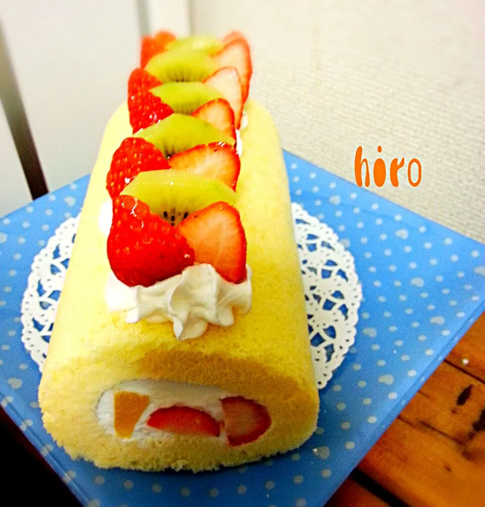 ピロさんの🍓🍒苺とチェリーコンポートの米粉ロールケーキ  ロールケーキ祭り♪Rice flour roll cake strawberry and cherry compote|Hiroさん