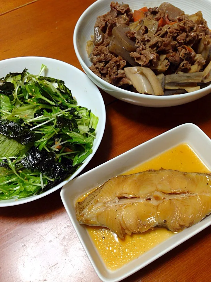 Snapdishの料理写真:カレイ煮魚 蓮根と牛肉のこっくり煮 チョレギサラダ ♪|ザクロさん